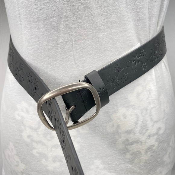 Jessica Simpson Belts Faux Leather Perforated Floral Black & Tan Size Small - Picture 3 of 8